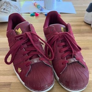 Maroon Hardshell superstars